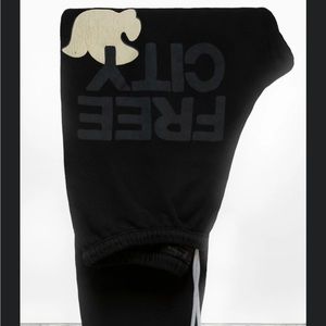 FreeCity Sweatpants Size XS Blackspace/Cream